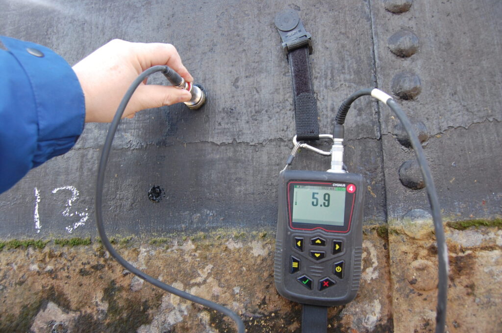 Perbedaan UT Thickness Measurement dan UT Flaw Detection